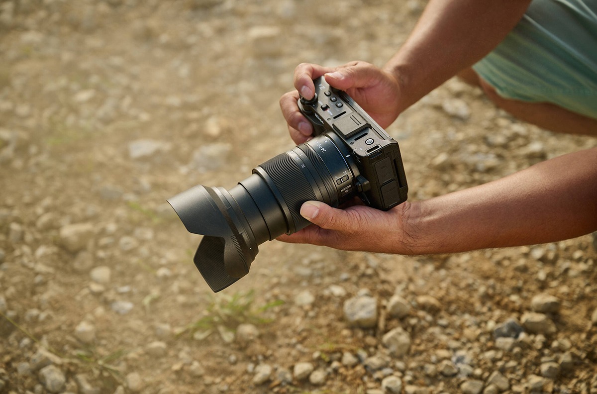 Nikon ZR, máy quay phim gọn nhẹ nhưng chất lượng