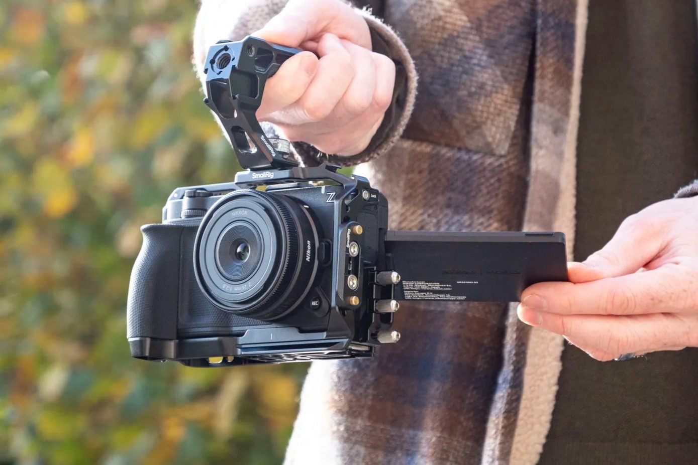 Màn hình kích thước 4 inch lớn hơn các mấu Nikon Z