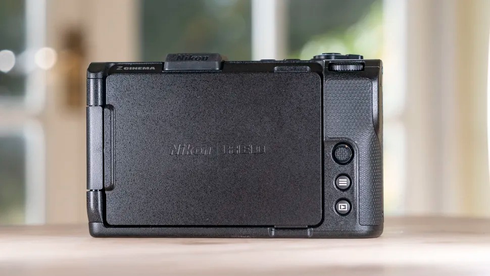 Mặt sau được tinh gọn với 2 nút bấm đơn giản