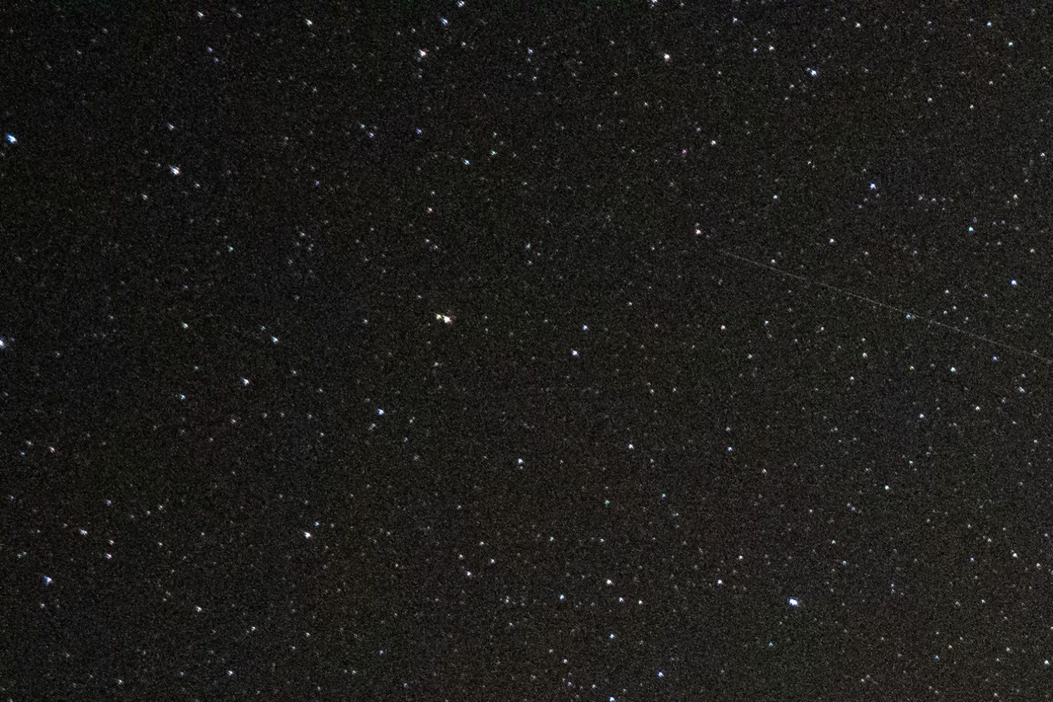 Ống kính Sony phù hợp cho chụp ảnh bầu trời