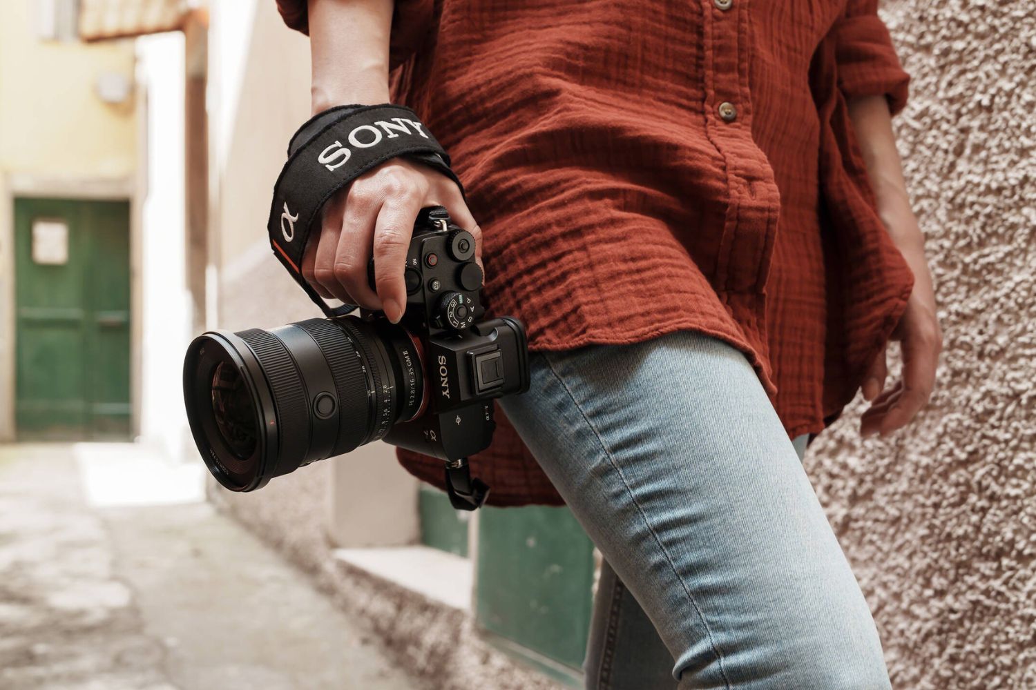 Sony FE 16-35mm f/2.8 GM II không có chống rung