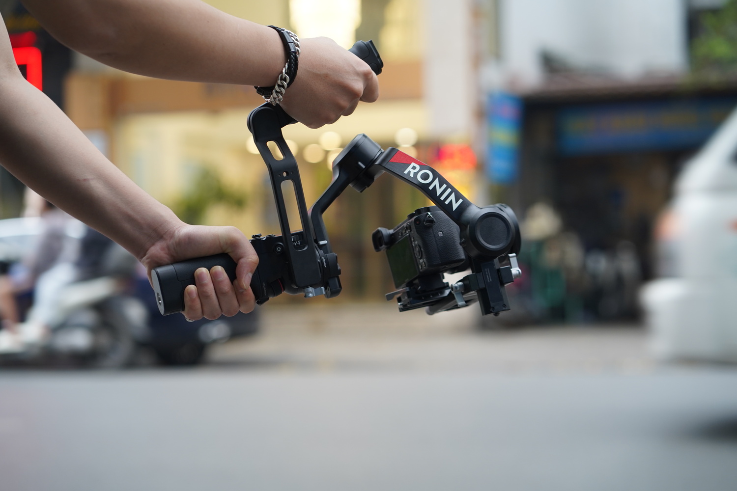 Đánh giá DJI RS4: Hệ thống ổn định