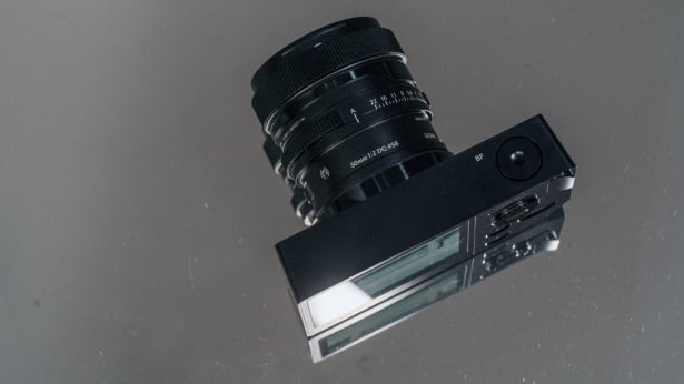 Sigma BF nổi bật với thiết kế khá nhỏ gọn