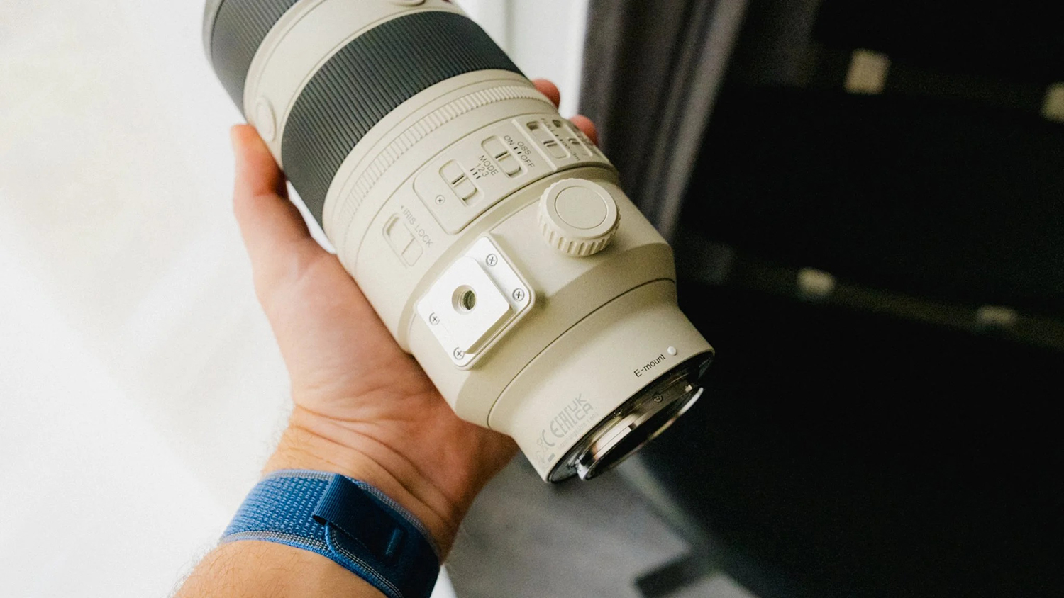 Đánh giá Sony 70-200mm f2.8 GM II về trải nghiệm cầm nắm