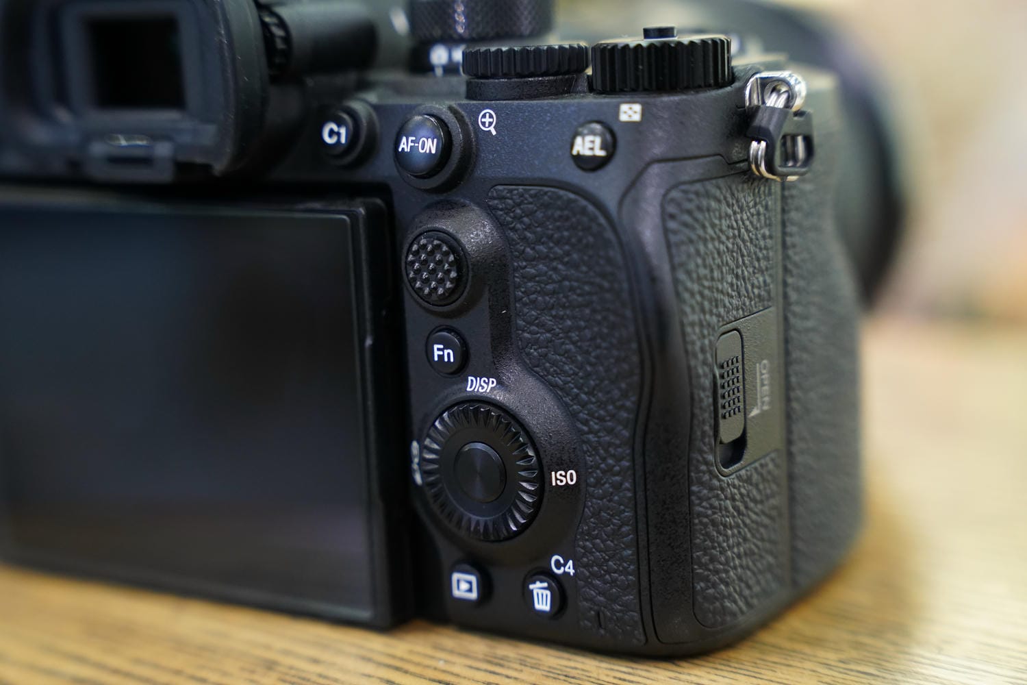 Nút bấm có thể tùy biến theo thói quen quay chụp