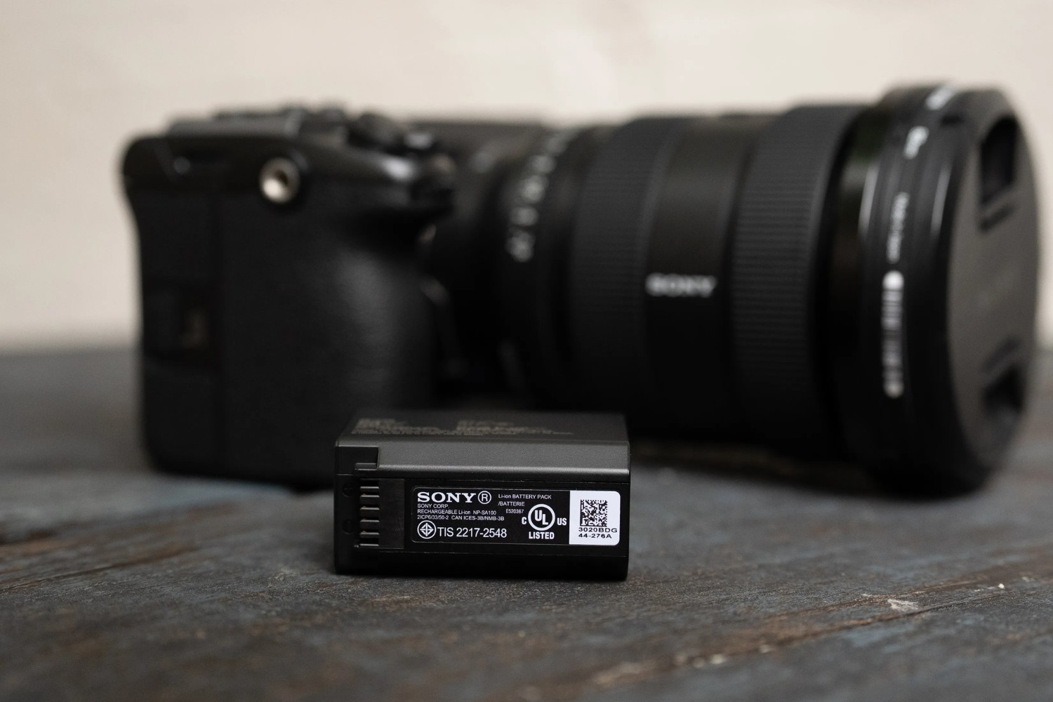 Sony FX5 sử dụng viên pin NP-SA100 dung lượng 20.9Wh