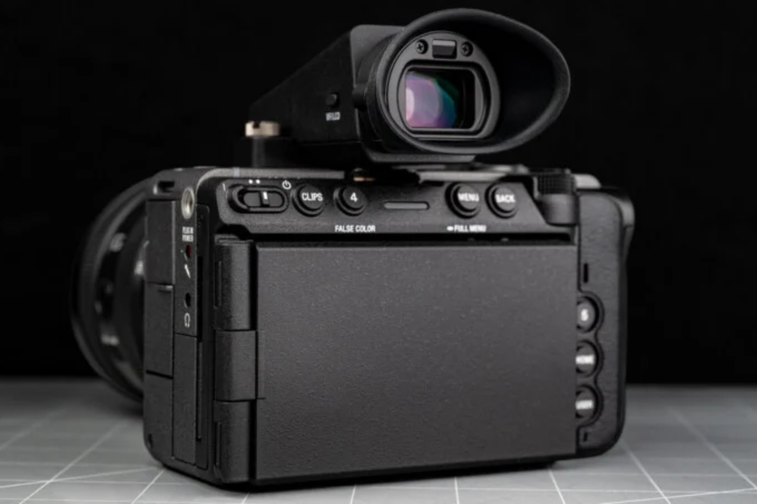 Các nút bấm trên FX5 đã được Sony tinh chỉnh