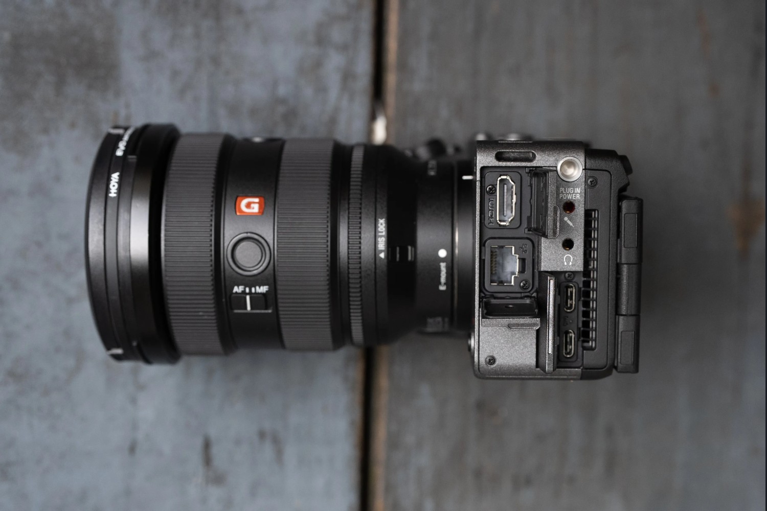Sony FX5 được trang bị hai cổng USB-C