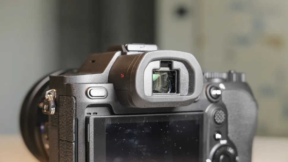 Kính ngắm EVF được nâng cấp