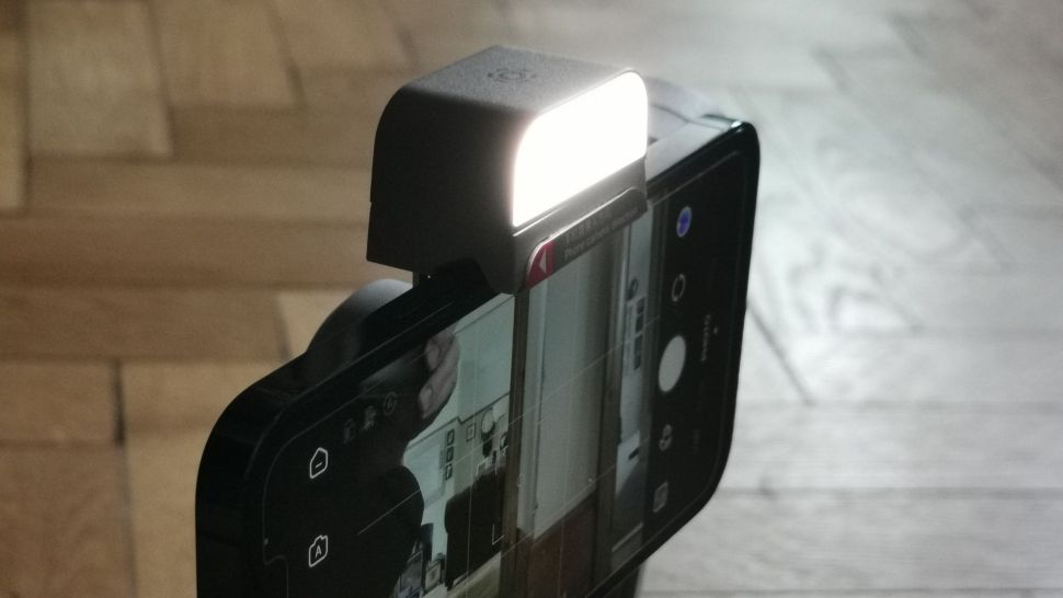 Zhiyun Smooth Q3 - Tích hợp đèn LED 1W