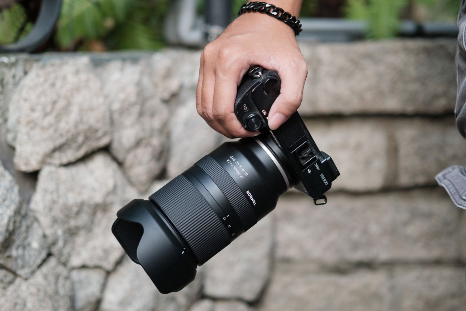 Ống kính zoom khẩu cố định cho hình ảnh đồng đều