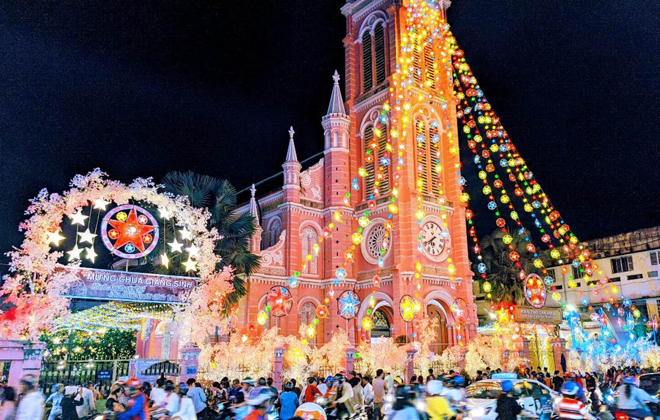 Nhà thờ Tân Định Sài Gòn trang trí lung linh mỗi dịp Giáng Sinh về