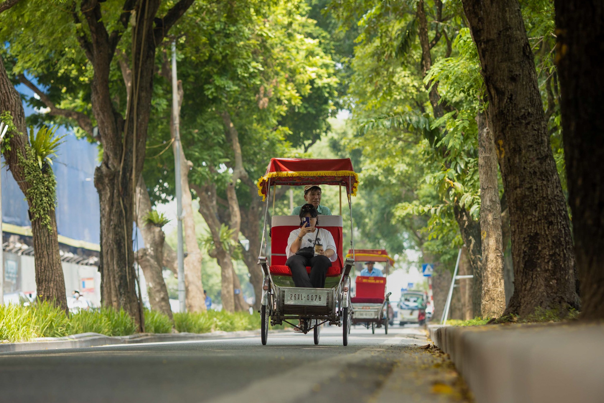 Địa điểm chụp ảnh mùa thu Hà Nội không thể bỏ qua phố Hoàng Diệu