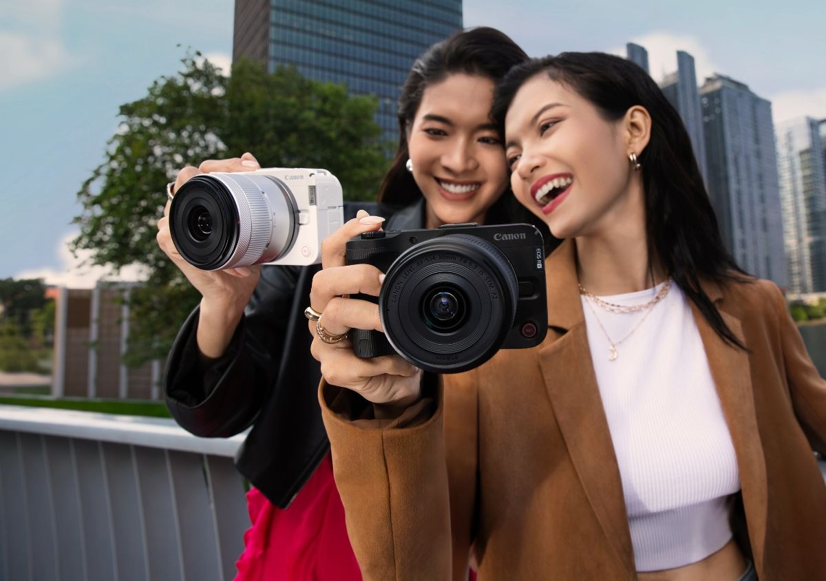 Canon EOS R50 V có 2 phiên bản trắng và đen