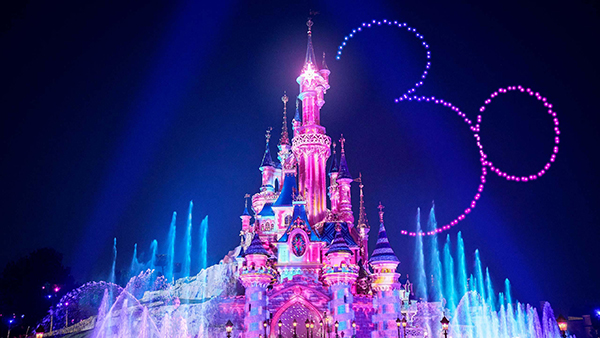Tại sự kiện Disneyland Paris 30 sẽ đánh dầu lần đầu tiên tại Disneyland trình diễn flycam