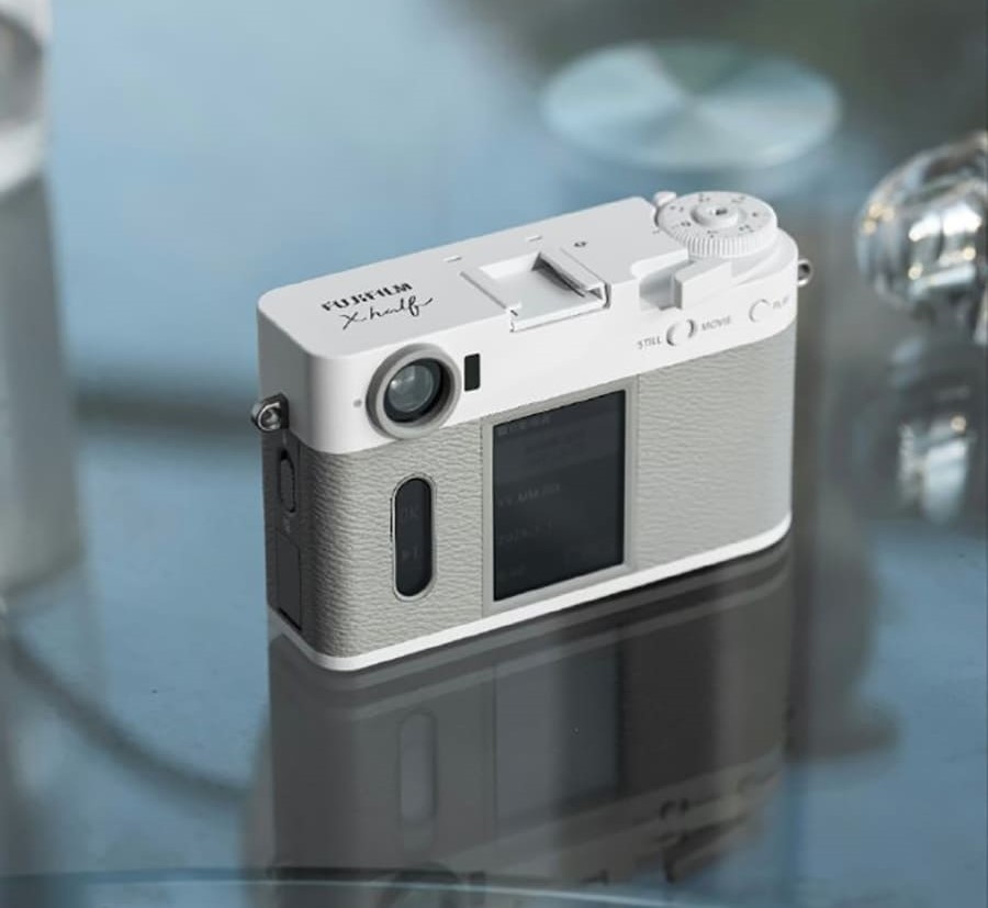 Fujifilm X Half All-White hiếm và hấp dẫn giới sưu tầm