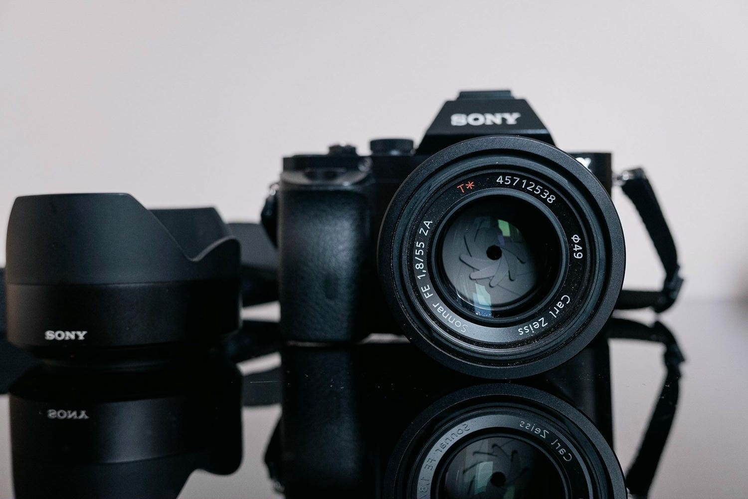 Ống kính Sonnar đơn giản, nhẹ và có khẩu độ lớn