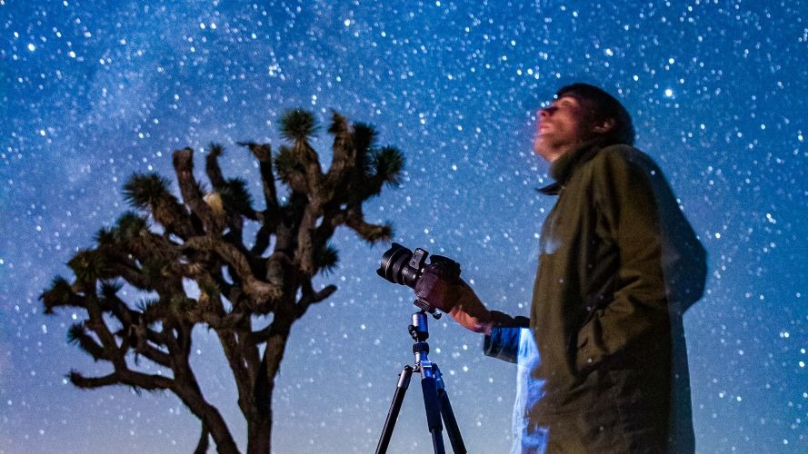 Để máy ảnh bắt đầu ghi hình