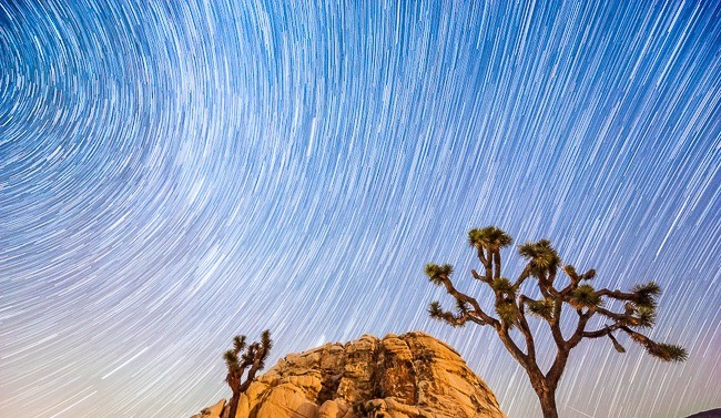 Xếp chồng hàng trăm khung hình tạo nên những vệt sao hình tròn