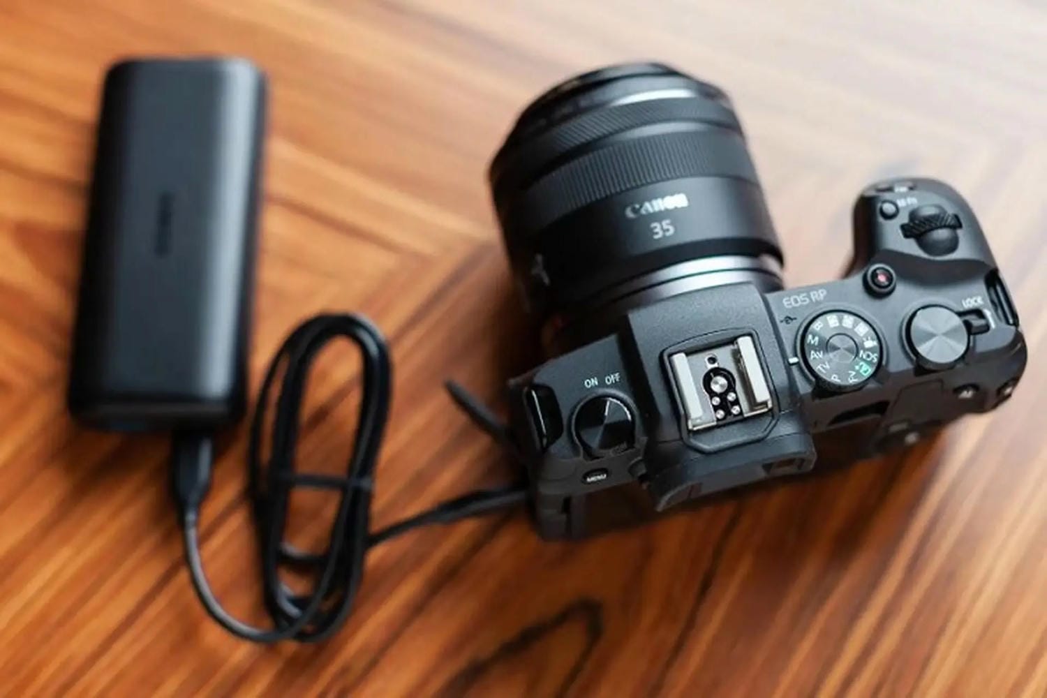 Sử dụng nguồn điện ngoài như pin dự phòng USB