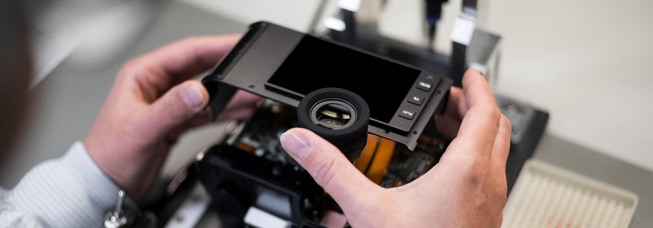 Leica cập nhật firmware mới cho Leica SL và SL2-S 