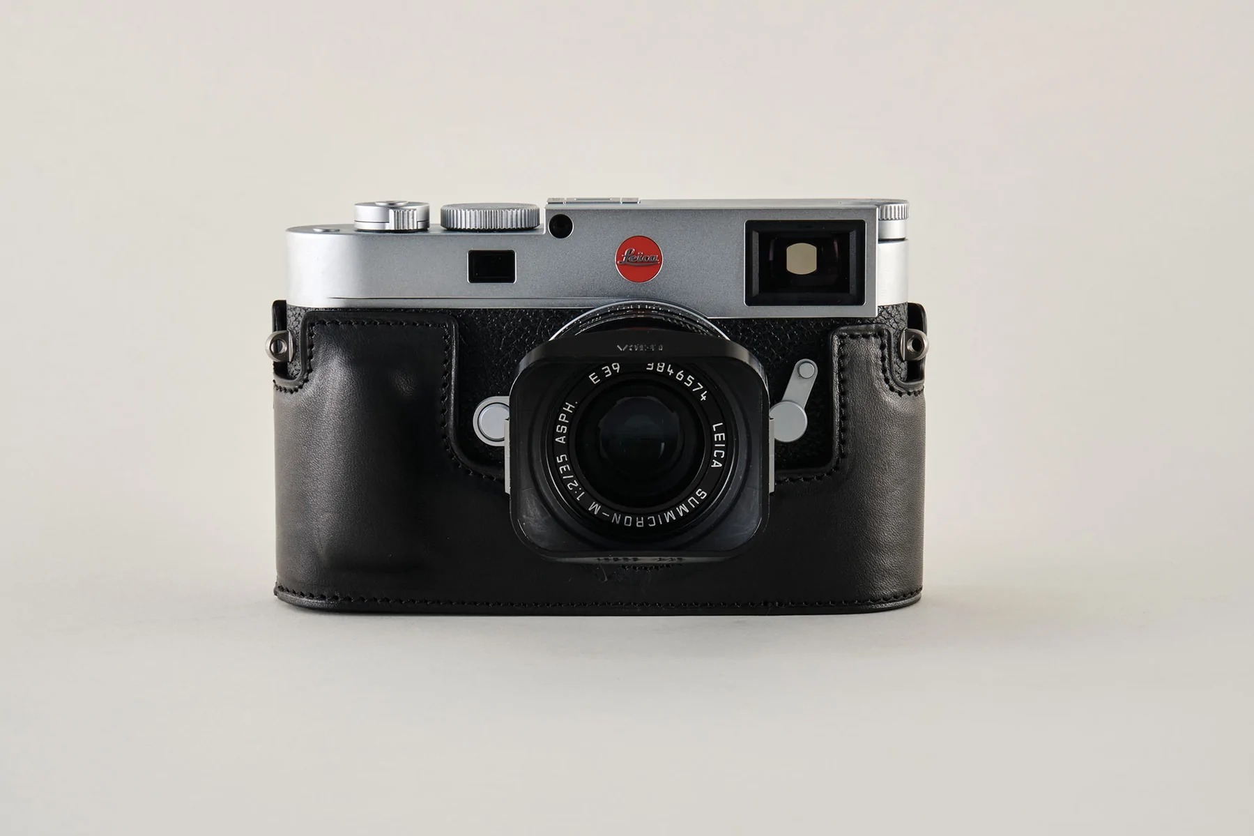 TagCase cho Leica M11 có thiết kế giấu Apple AirTag