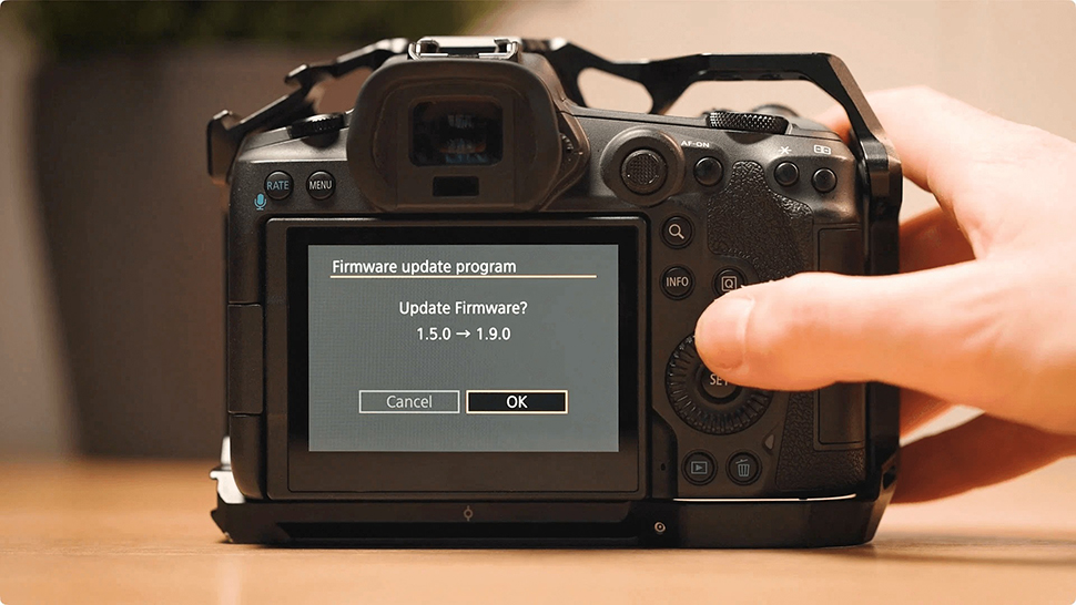 Nên cập nhật firmware mới cho máy ảnh Leica