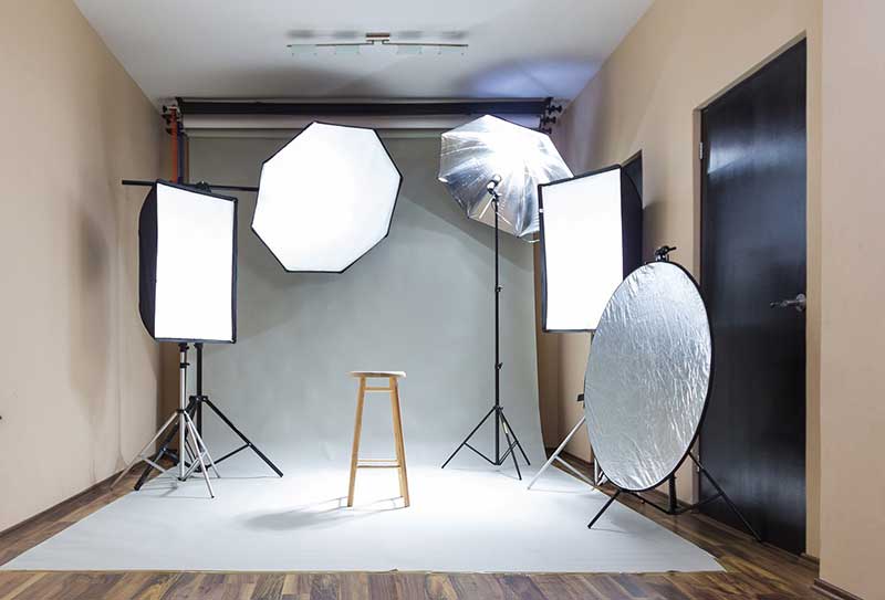 Light Modifier (Bộ điều chỉnh ánh sáng) là các thiết bị hỗ trợ cải thiện chất lượng ánh sáng trong ảnh