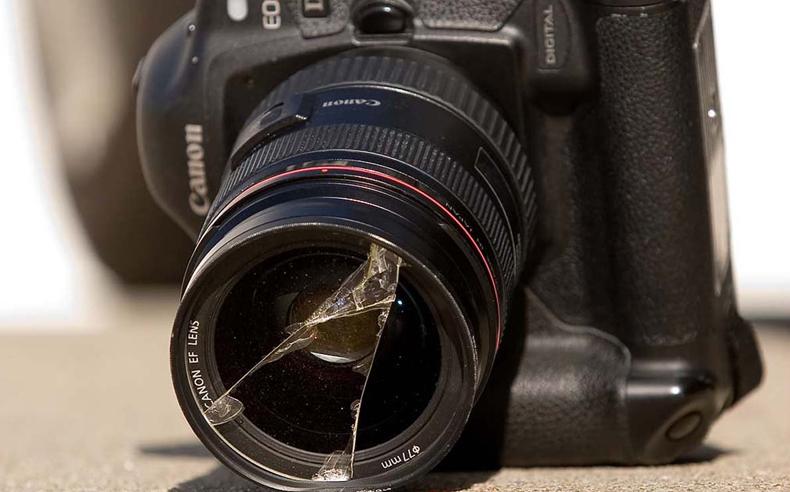 Tác động vật lý khiến máy ảnh hư hỏng