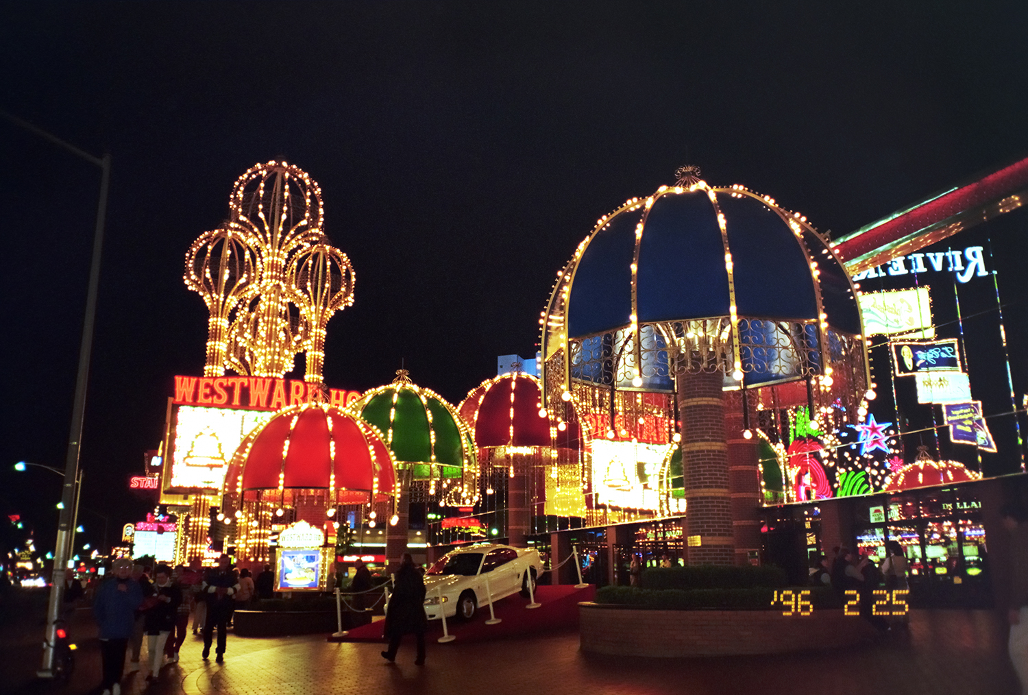 Ảnh được chụp từ Nikon Mini AF600QD