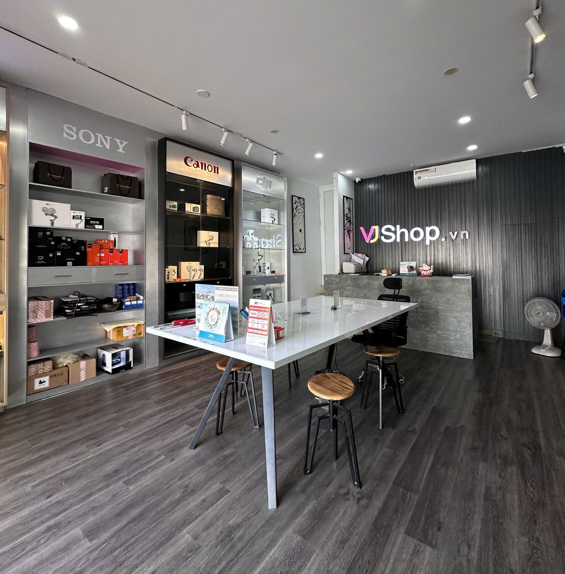 VJShop Hạ Long sở hữu không gian trải nghiệm chuyên nghiệp