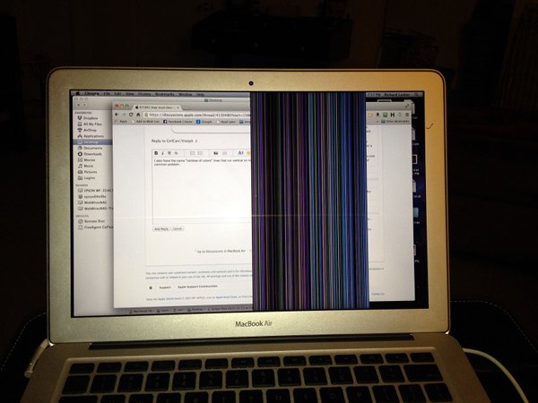 màn hình Macbook bị sọc do lỗi người dùng