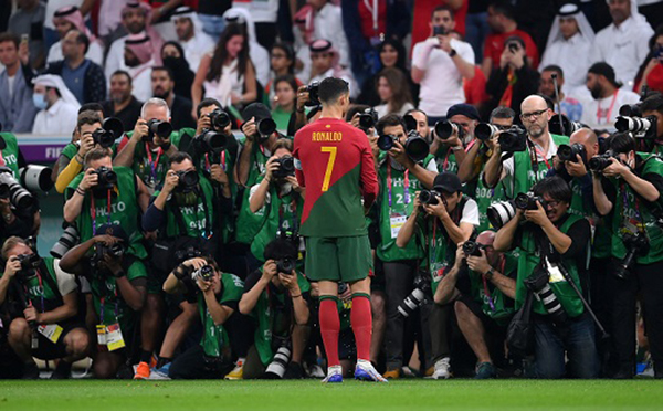 Hình nền : Đỏ, thao tác hình ảnh, Bồ Đào Nha, Cristiano Ronaldo, sân khấu,  Ảnh chụp màn hình, Hình nền máy tính, Nhạc rock, Địa điểm âm nhạc 1920x1200  - Maskarido -