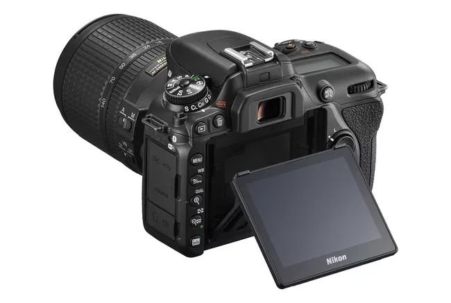 Máy ảnh Nikon D7500 màn hình cảm ứng lật