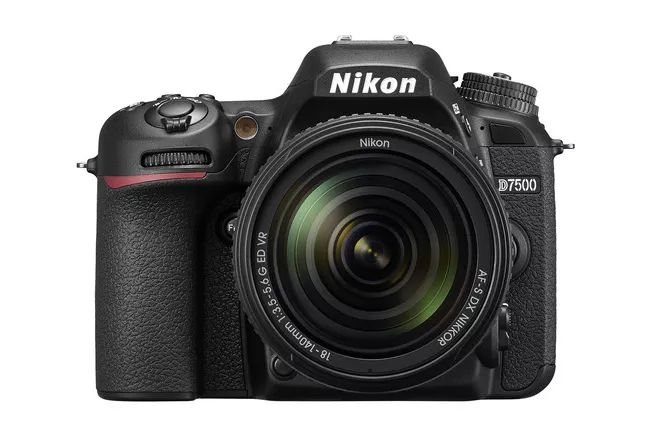 Máy ảnh chuyên nghiệp Nikon D7500 có tốc độ chụp 8 khung hình/giây