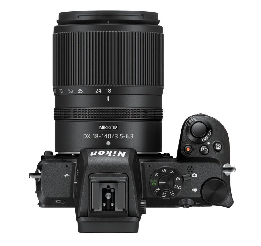 Nikon DX 18-140mm F/3.5-6.3 VR tích hợp vòng điều chỉnh lấy nét bằng tay