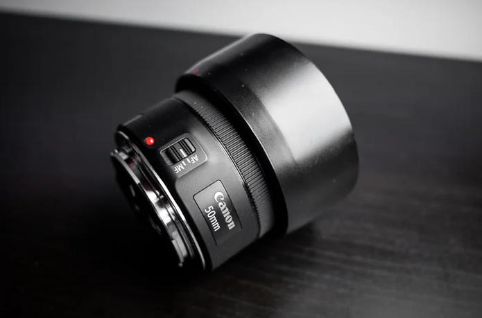 Ống kính đường phố Canon EF 50mm f18 STM