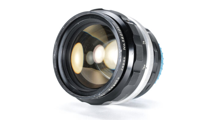 Ống kính Nikon CRT 58mm f/1 bán với giá cao kỷ lục