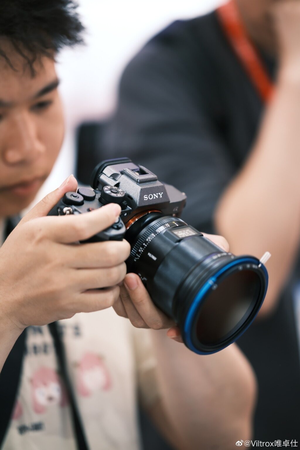 Ống kính Viltrox AF 16mm