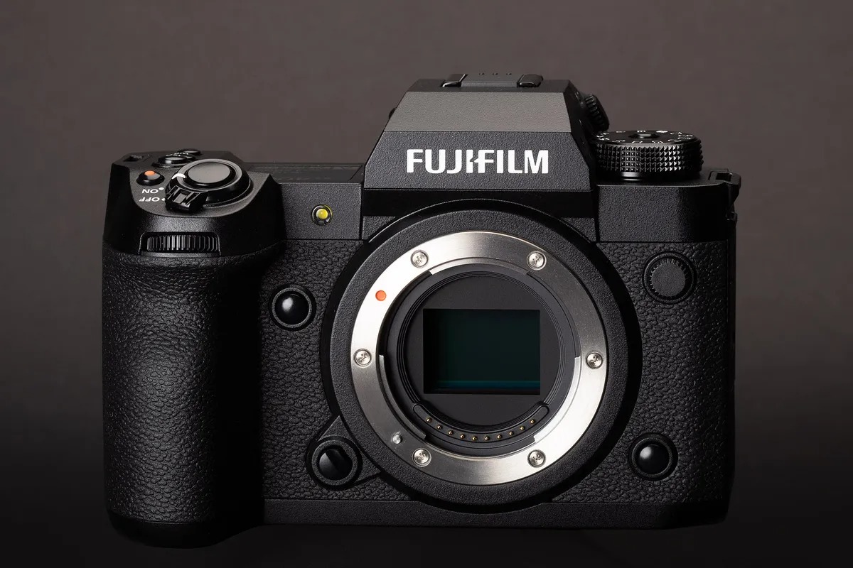 Fujifilm cũng đã phát hành một bản cập nhật chương trình firmware cho máy ảnh không gương lật X-H2 APS-C