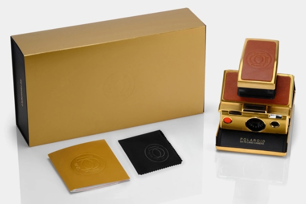 polaroid mạ vàng 24K sở hữu vẻ đẹp vô cùng sang trọng