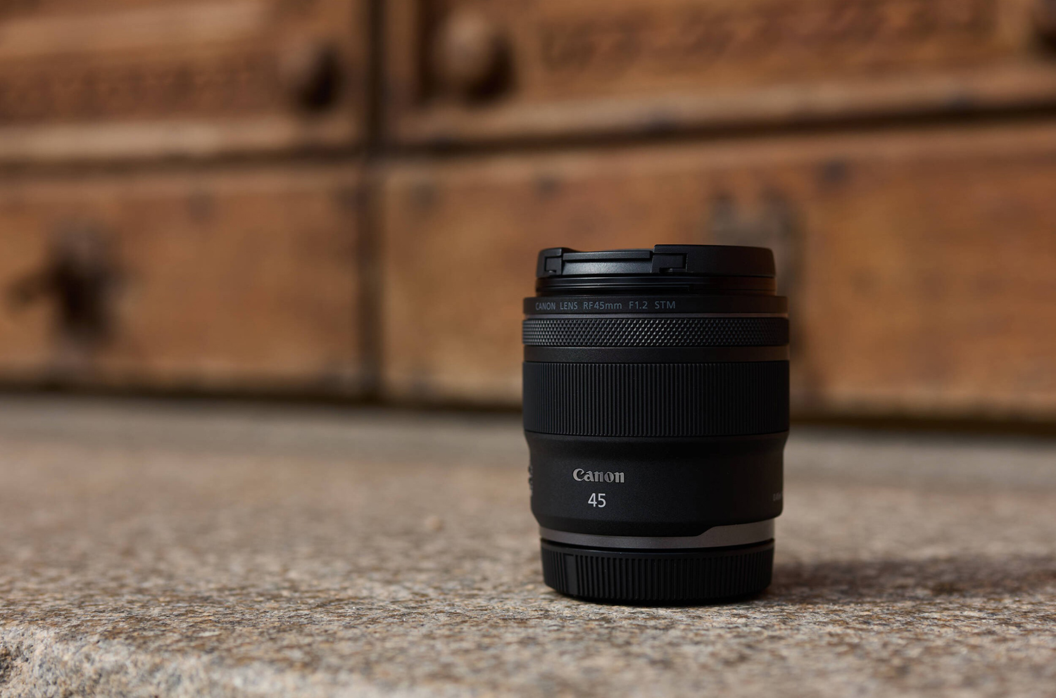 RF 45mm f/1.2 STM: Tốc độ, chất lượng và tính linh hoạt