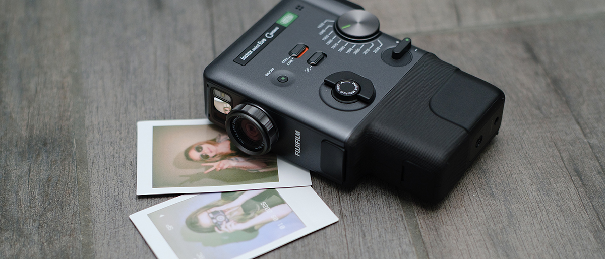 Instax Mini Evo Cinema sẽ được bán tại Nhật