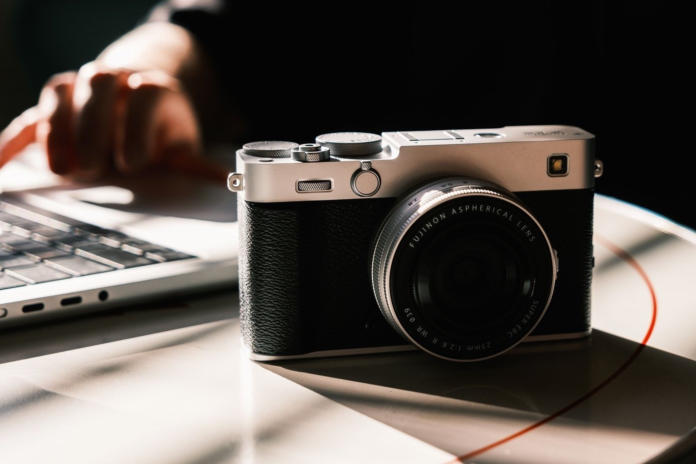 Ra mắt Fujifilm X-E5: Phiên bản “X100VI” thay được ống kính
