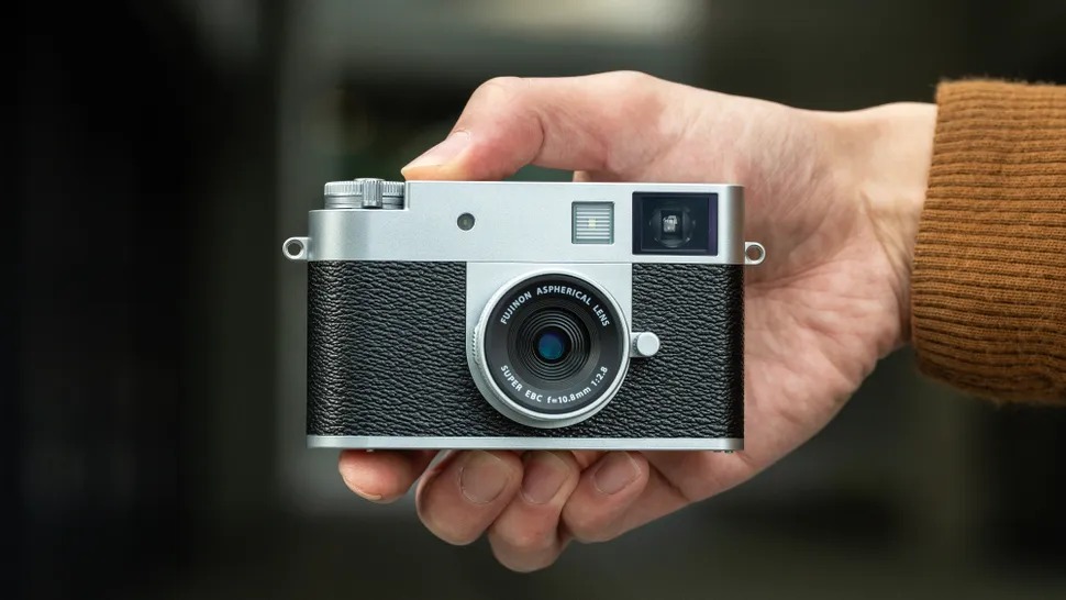 Ra mắt Fujifilm X-Half