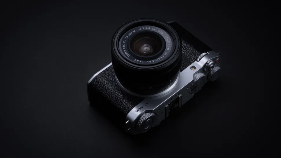 Ống k&iacute;nh kit 13-33mm f/3.5-6.3 OIS mới