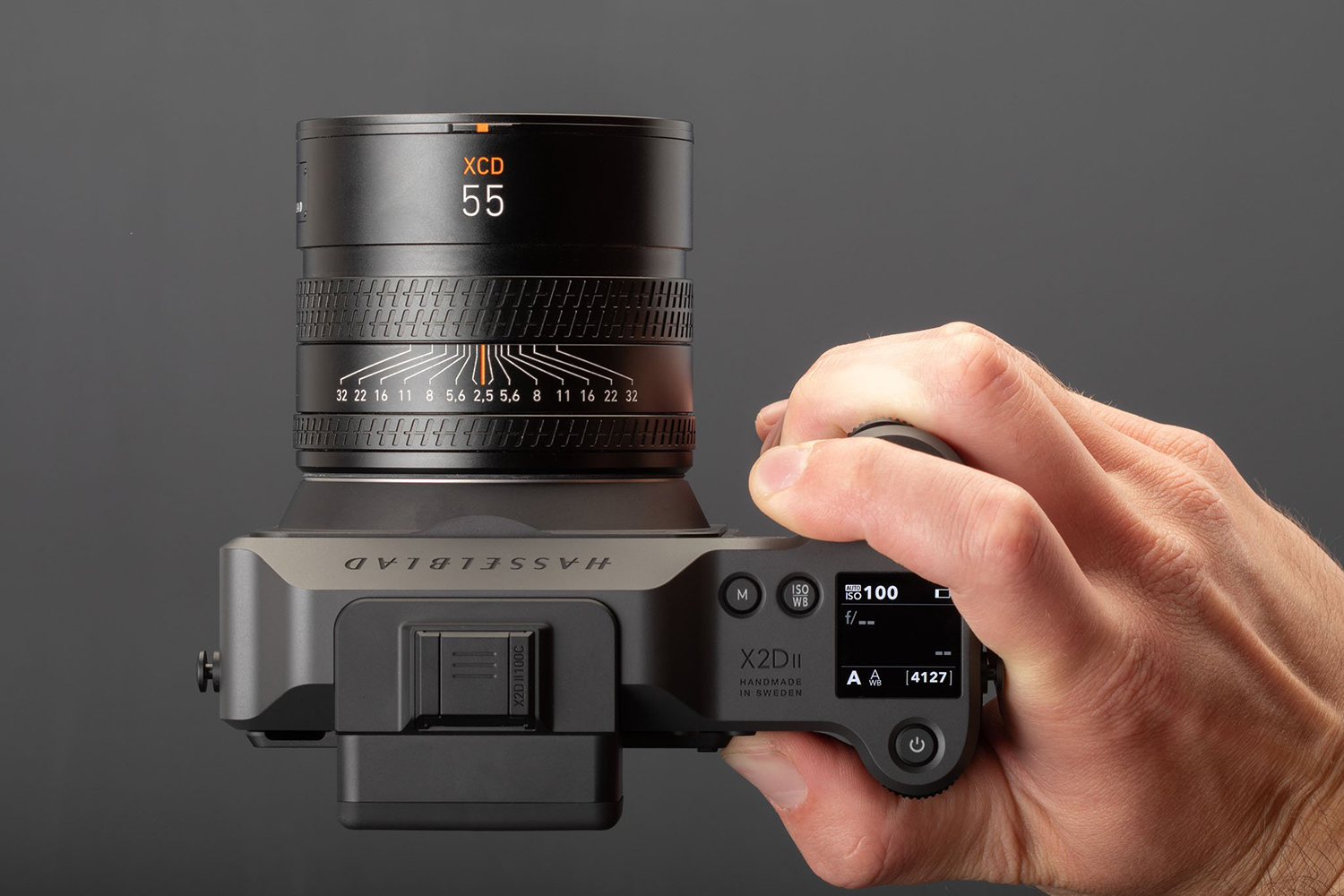 Sở hữu khẩu độ sáng và dải zoom rộng