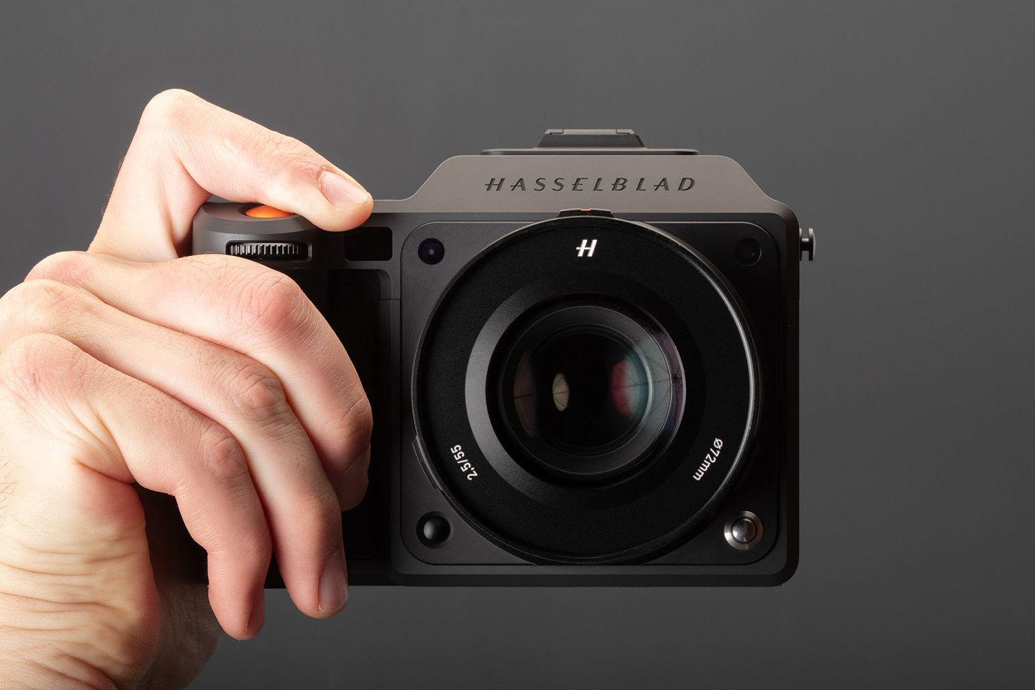 Ra mắt Hasselblad X2D II 100C