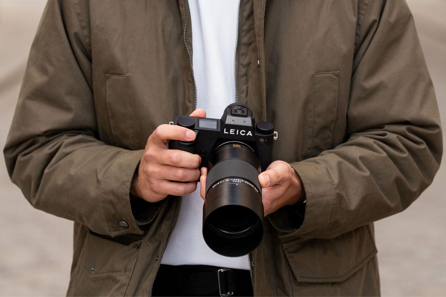 APO-Macro-Elmarit-SL 100mm f/2.8 có trọng lượng 862g