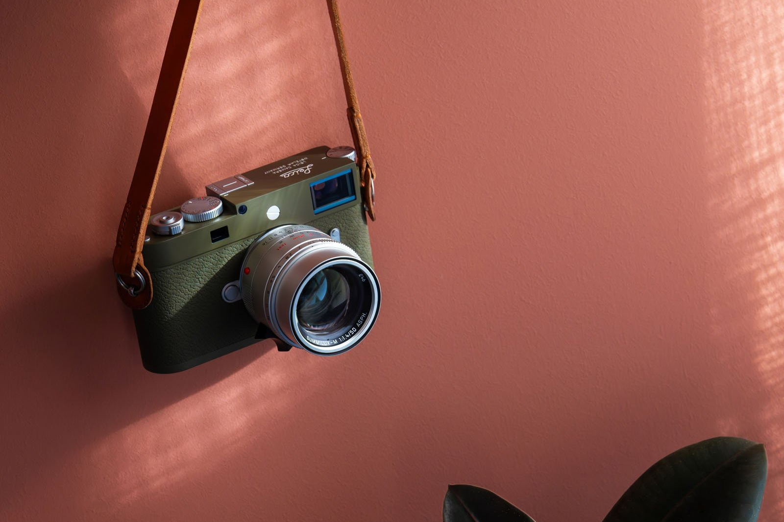 Leica M11-P Safari hiện đang được bán với giá 10,495 USD,